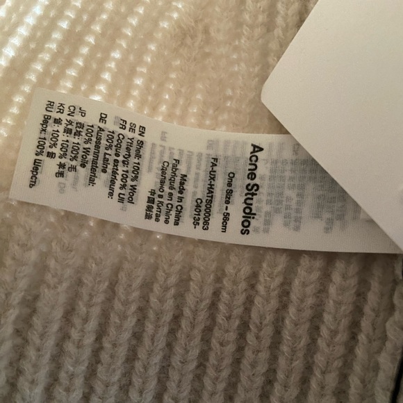 Acne Studios Wool Beanie Hat cream color. 100% Authentic Acne Studios - Picture 3 of 4